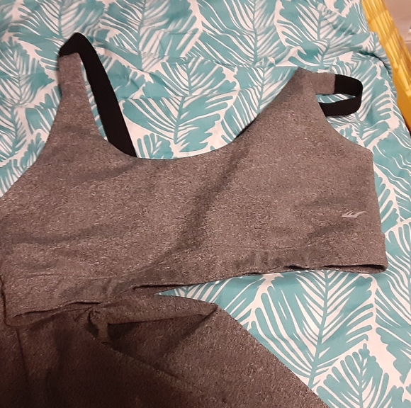 Matching workout pants and sport bras - Picture 2 of 6